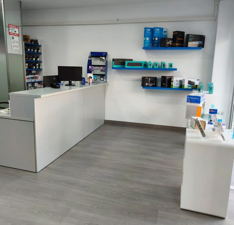 Interior de GDA Soluciones Informáticas en Adra