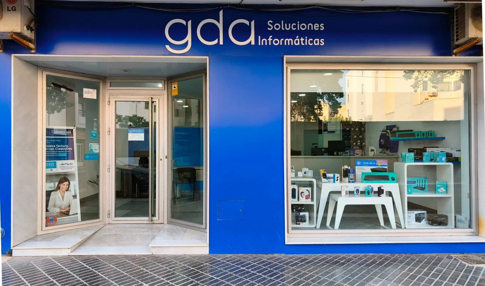 Fachada de GDA Soluciones Informáticas en Adra