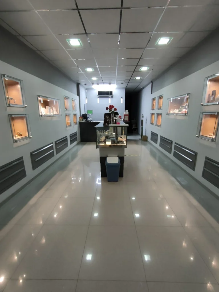 Interior de Joyería Neptuno en Adra