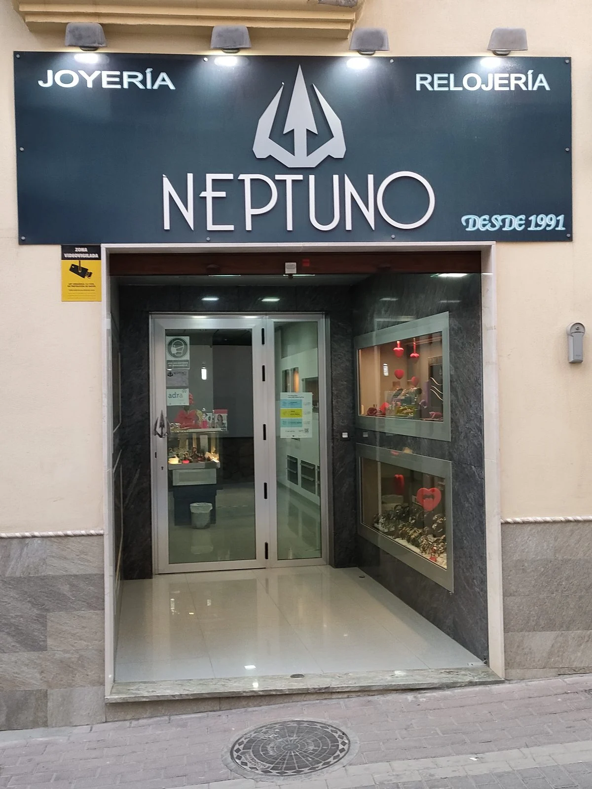 Fachada de Joyería Neptuno en Adra