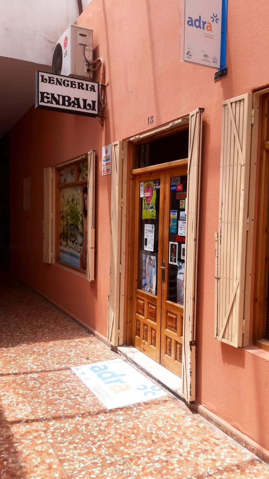 Fachada de Lencería Enbali en Adra
