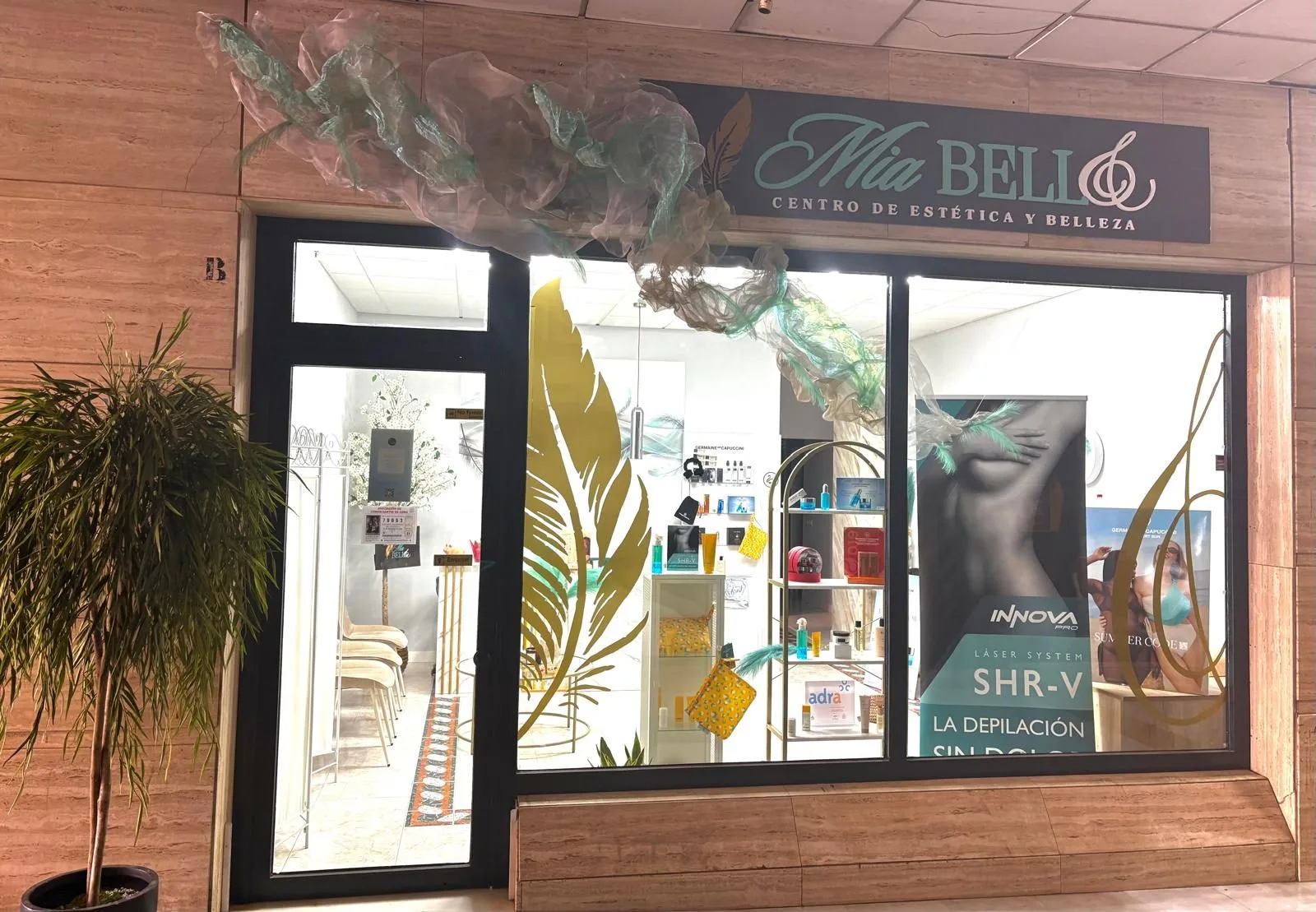 Fachada de Mia Bella en Adra