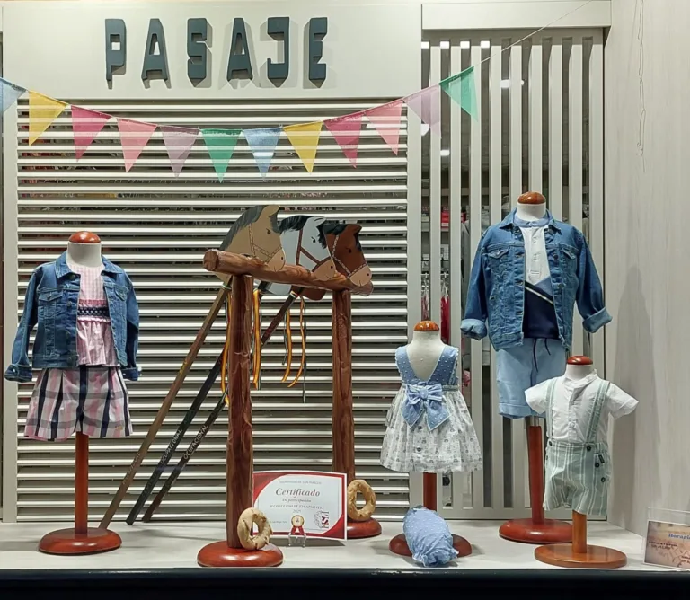Interior de Pasaje Moda Infantil en Adra