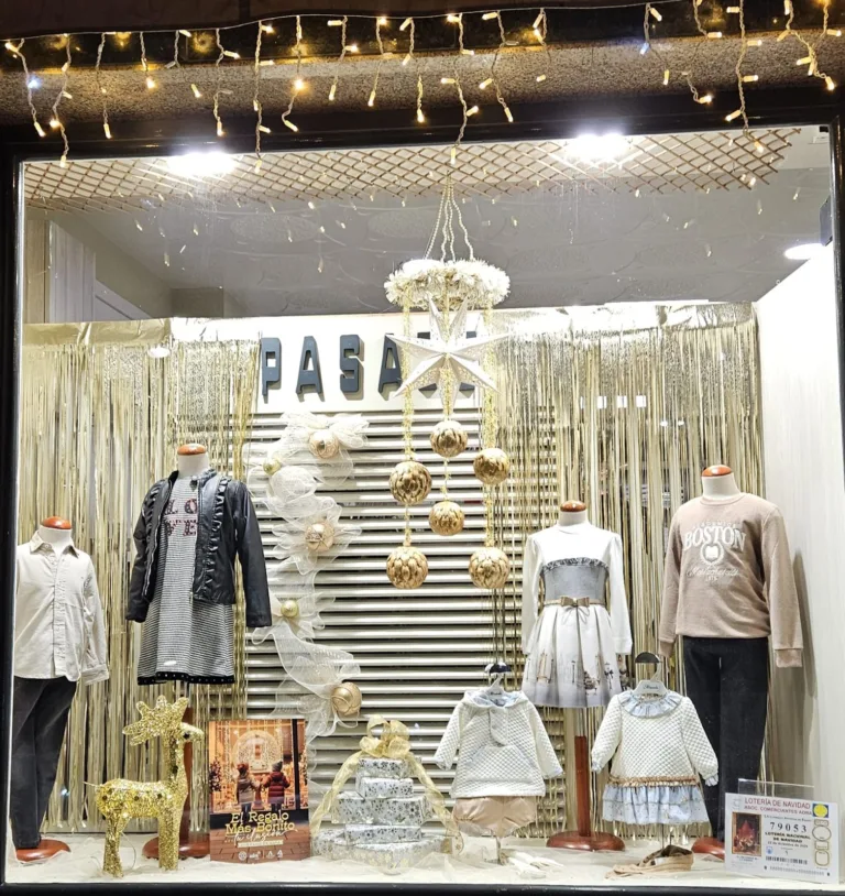 Interior de Pasaje Moda Infantil en Adra