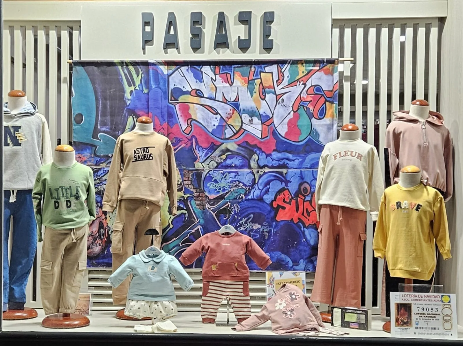 Fachada de Pasaje Moda Infantil en Adra