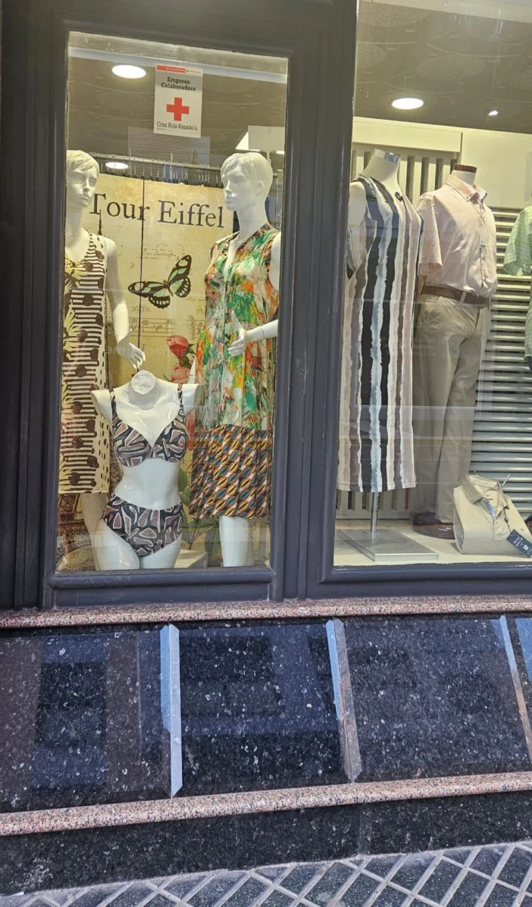 Interior de Pasaje Moda Señora y Caballero en Adra