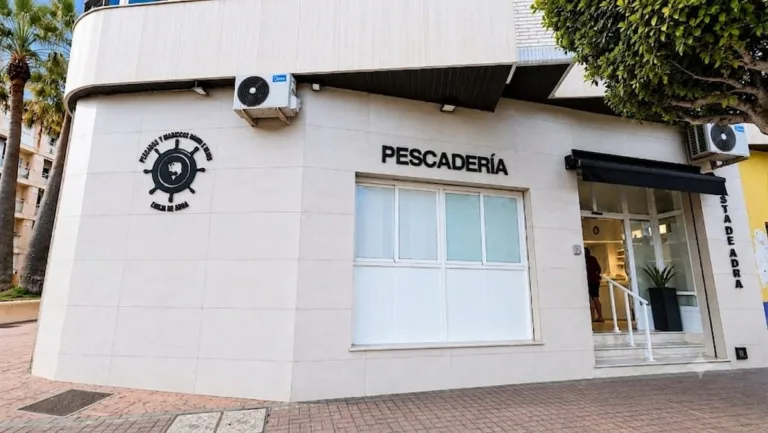 Interior de Pescadería Costa de Adra en Adra