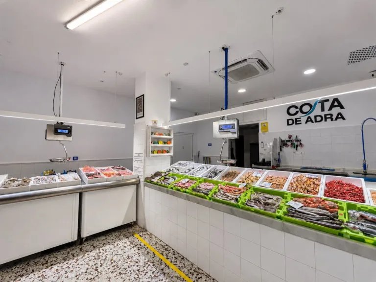 Interior de Pescadería Costa de Adra en Adra