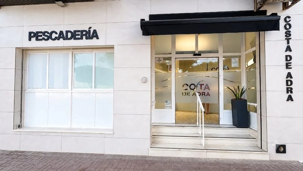 Fachada de Pescadería Costa de Adra en Adra